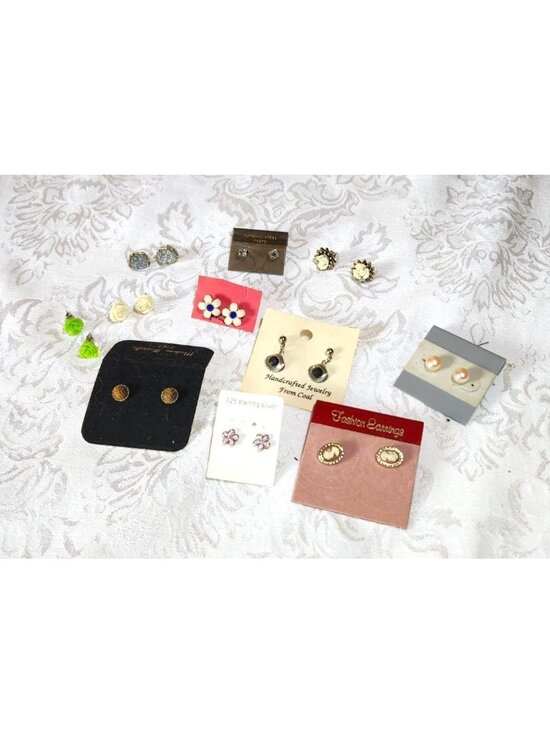 Mixed Brands Jewelry - 11 Pairs Of Vintage Style Earrings Mixed Materials & Designs Dainty Pierced Styl